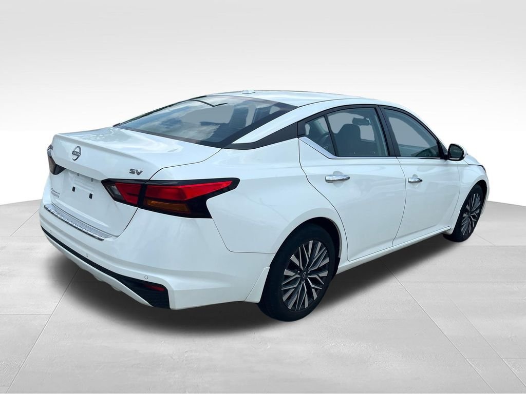 Used 2023 White Nissan 2.5 SV image 5