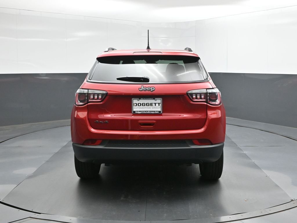 New 2026 Red Hot Pearlcoat Jeep Latitude image 5
