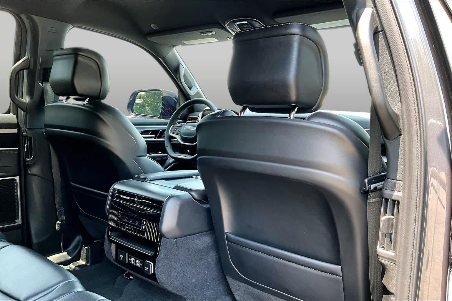 Used 2025 Baltic Gray Metallic Clearcoat Jeep  image 21