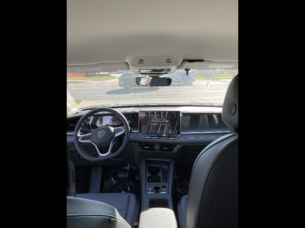 2026 Volkswagen Tiguan SE - Photo 9