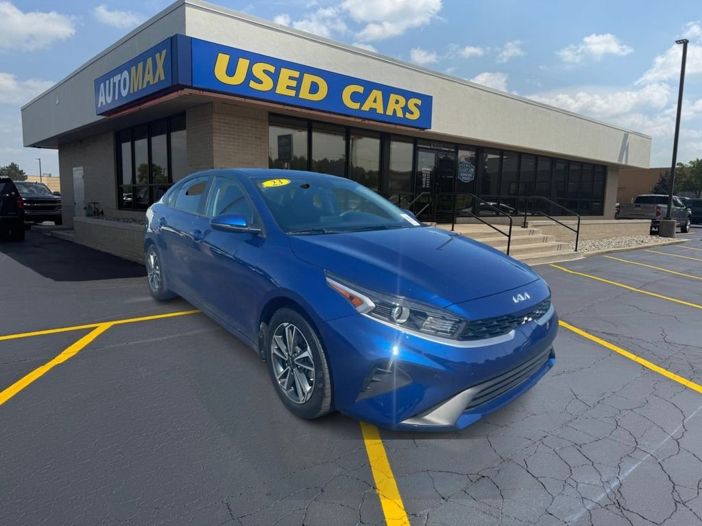 Used 2023 Deep Sea Blue Kia LXS image 4
