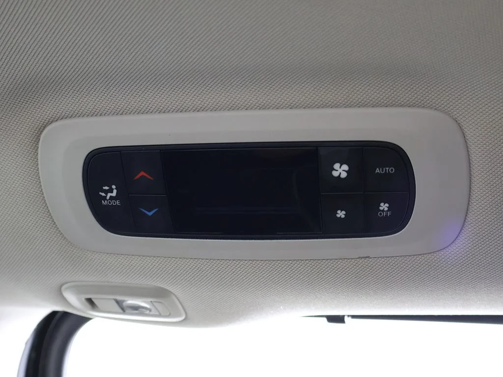 Used 2023 Black Chrysler Limited image 59