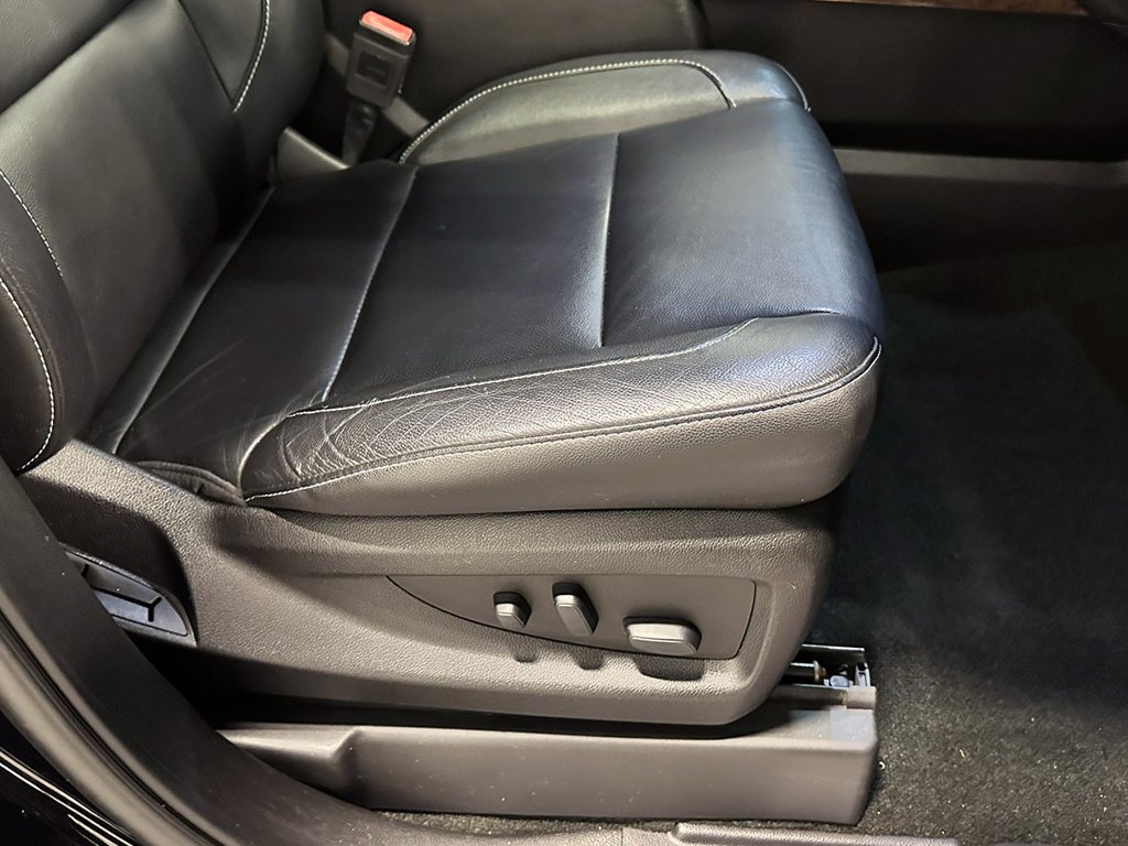 Used 2018 BLACK Chevrolet LT image 28