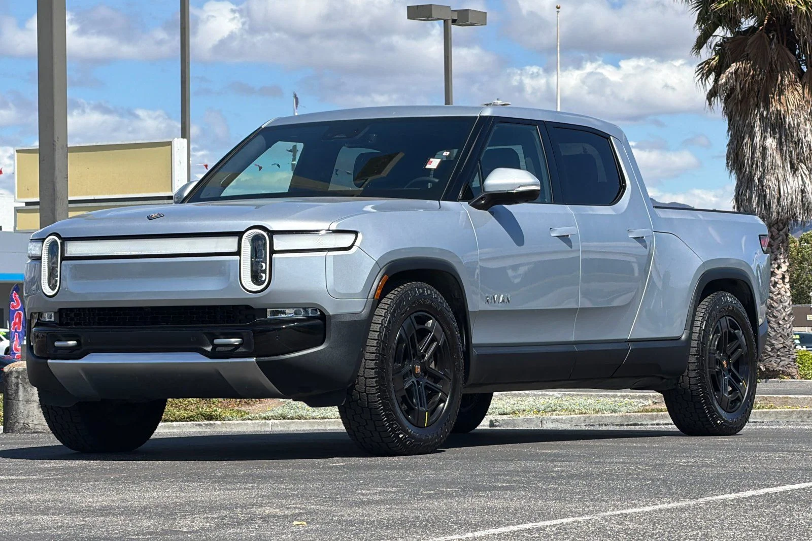 Used 2023  Rivian Adventure image 9