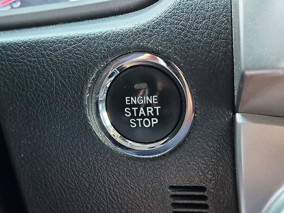 Used 2018  Toyota SR5 image 27