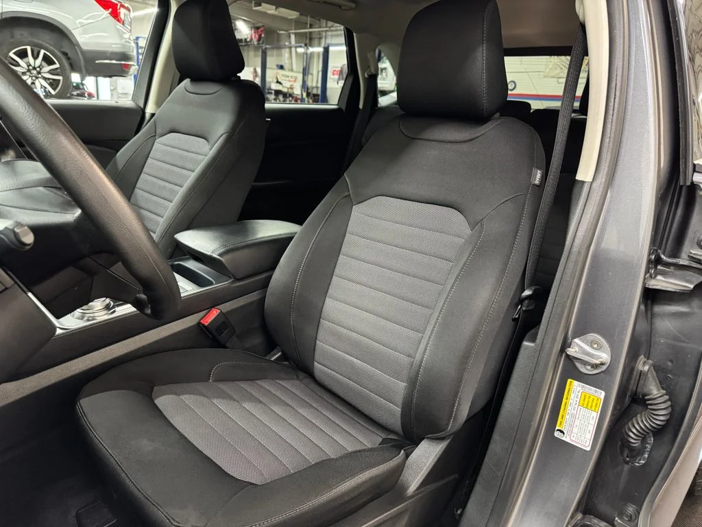 Used 2024 Gray Ford SE image 17