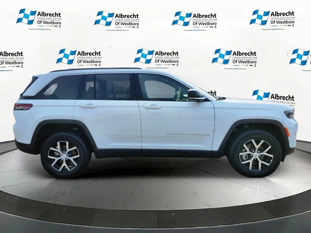 New 2025 Bright White Clear-Coat Exterior Paint Jeep Limited image 6