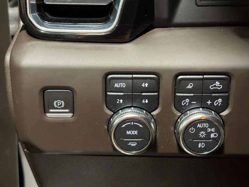 Certified Used 2022 White Frost Tricoat GMC Denali image 18