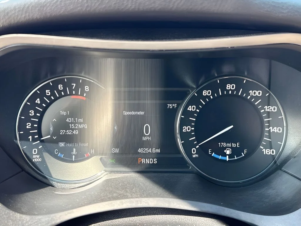 Used 2019 White Lincoln Reserve image 24