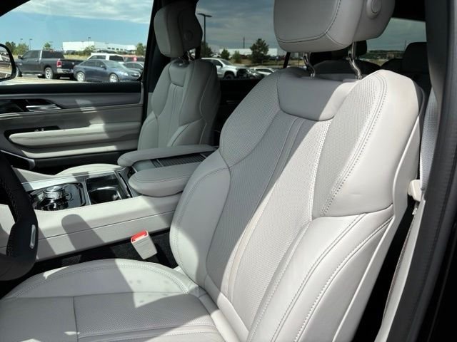 New 2026 High Gloss Black Exterior Paint Jeep Limited Altitude image 13