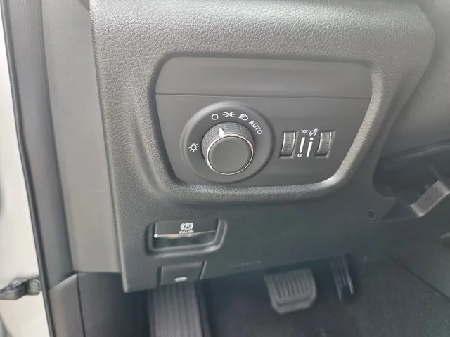 New 2026 Silver Zynith Exterior Paint Jeep Laredo image 22