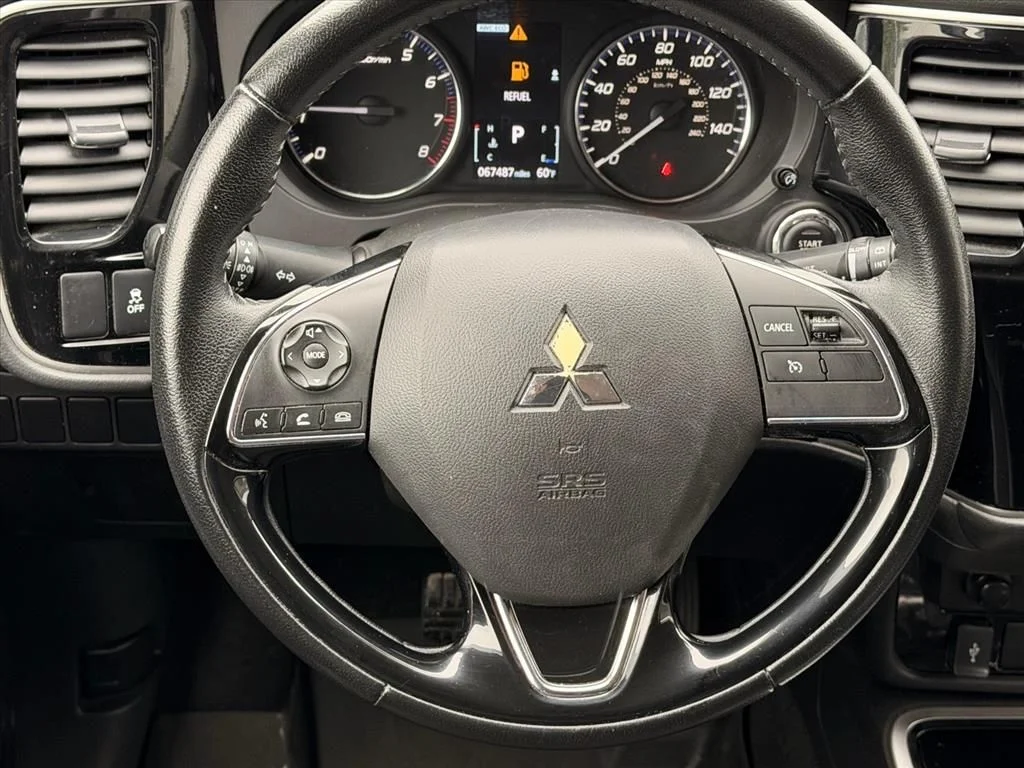 Used 2019  Mitsubishi SE image 19