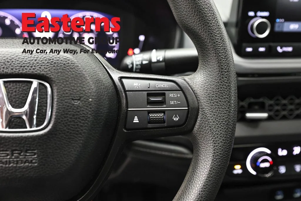 Used 2025 Black Honda SE image 16