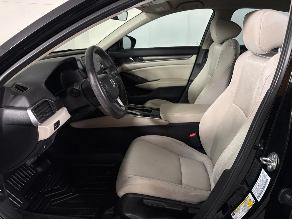 Used 2018  Honda LX image 15