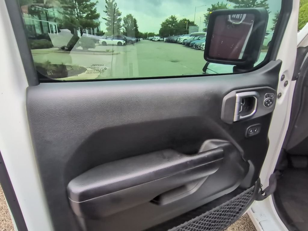 Used 2020 White Jeep Unlimited Sport S image 9