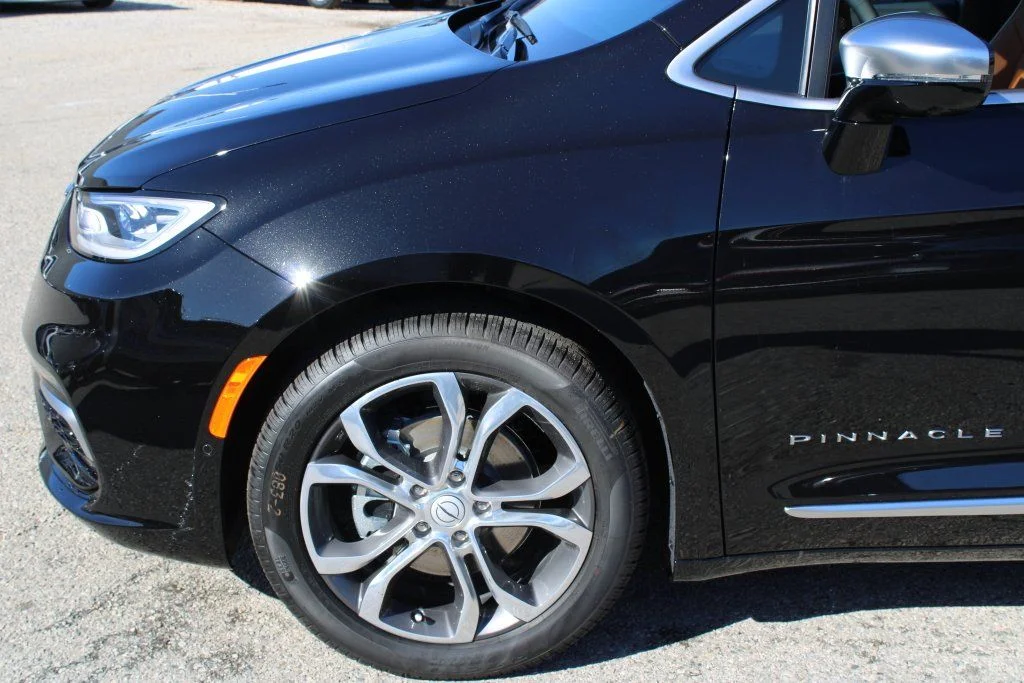 2026 Chrysler Pacifica Pinnacle - Photo 7