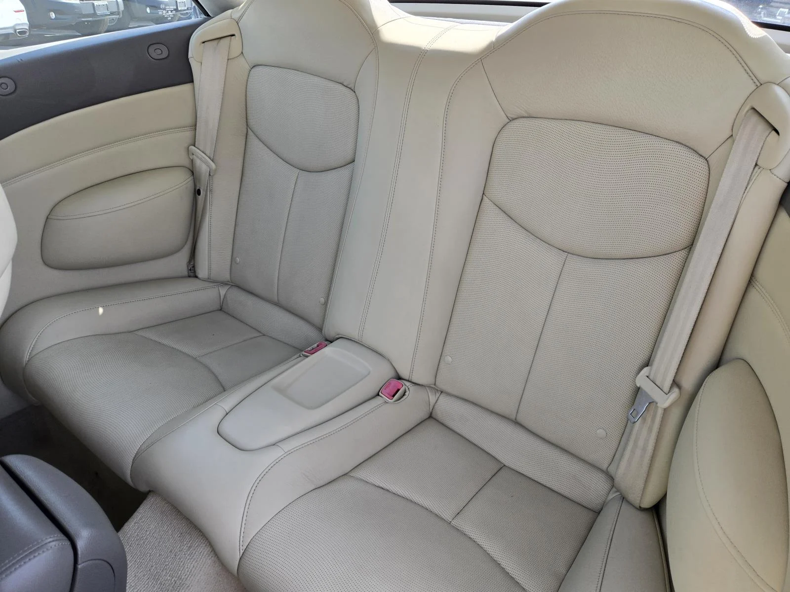 Used 2011 Moonlight White INFINITI 2dr Base image 25