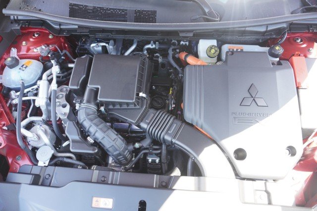 2025 Mitsubishi Outlander Plug-in Hybrid SE - Photo 36