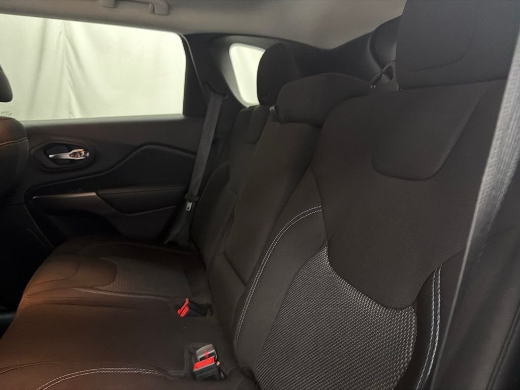 Used 2020 White Jeep Latitude image 20