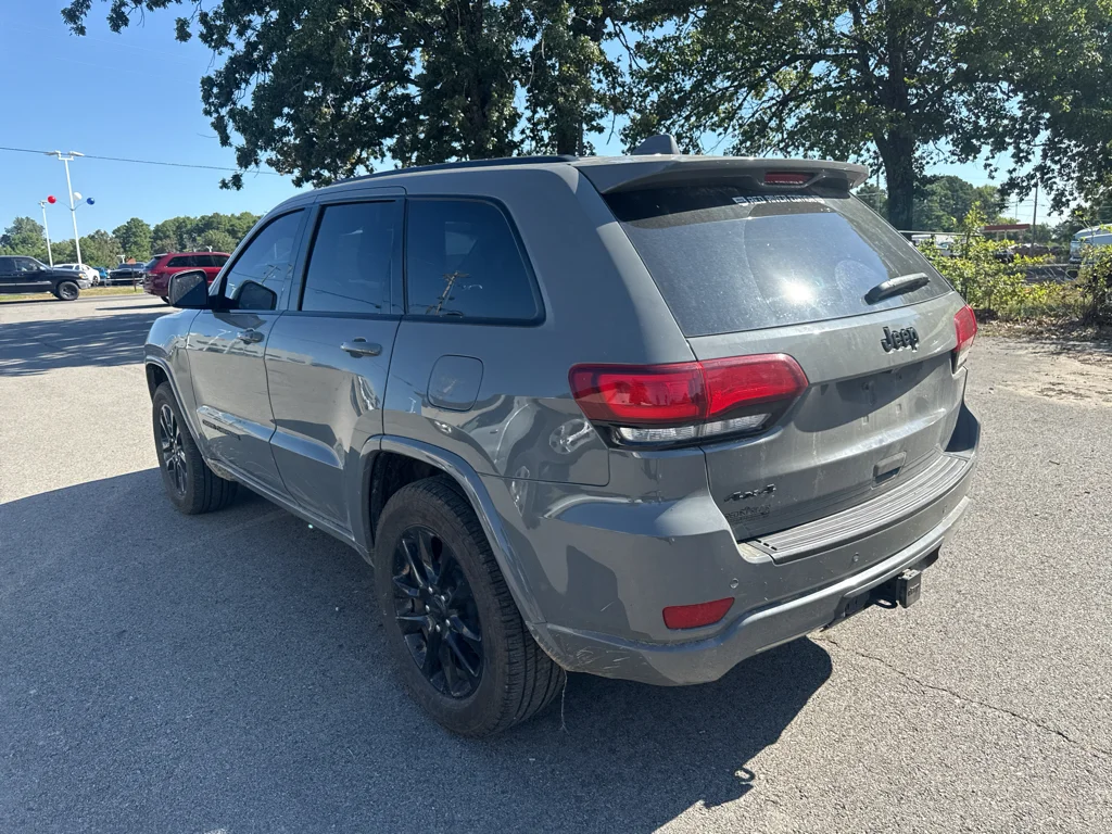 Used 2020 Sting-Gray Clearcoat Jeep Altitude image 4