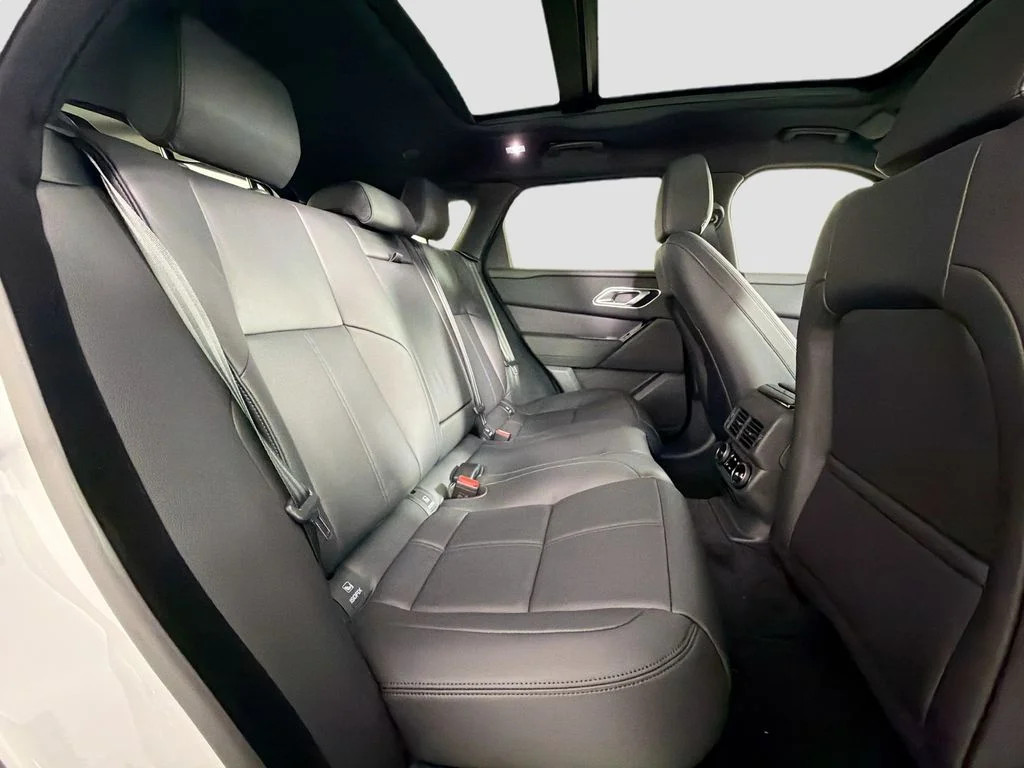 New 2026 Fuji White Land Rover Dynamic SE image 29