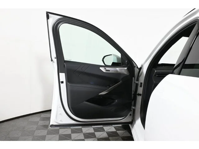 New 2027 Mineral White Metallic BMW 40 xDrive image 22