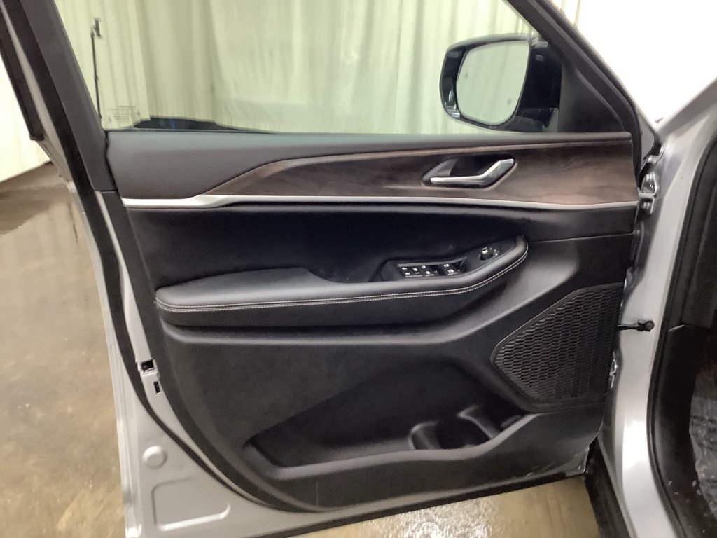 2026 Jeep Grand Cherokee Laredo - Photo 11