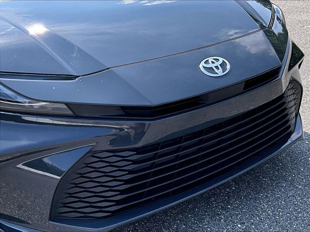 Used 2025  Toyota LE image 31