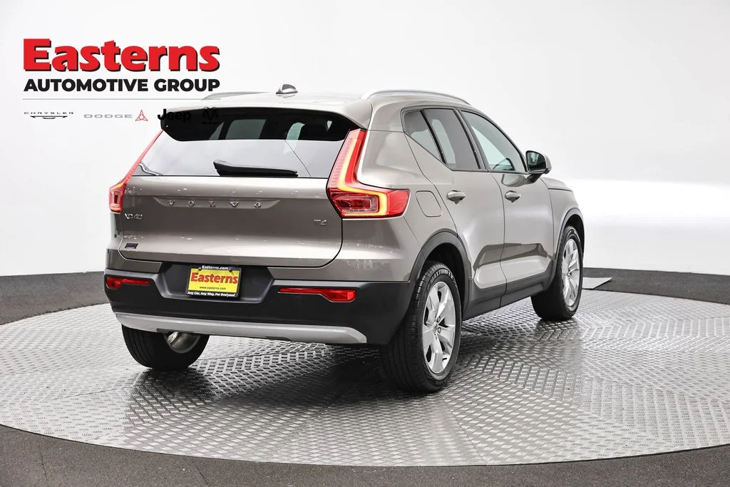 Used 2022 Brown Volvo Momentum image 7