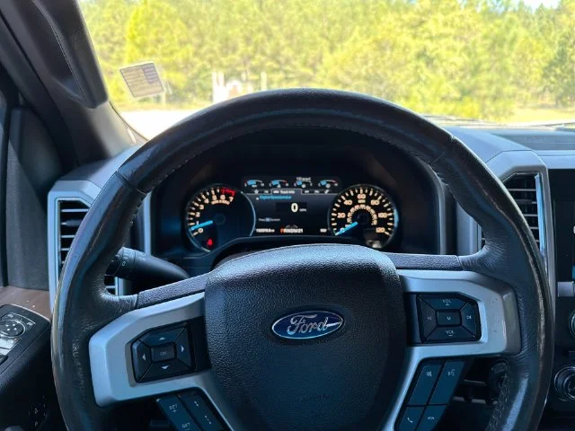 Used 2016  Ford King Ranch image 17