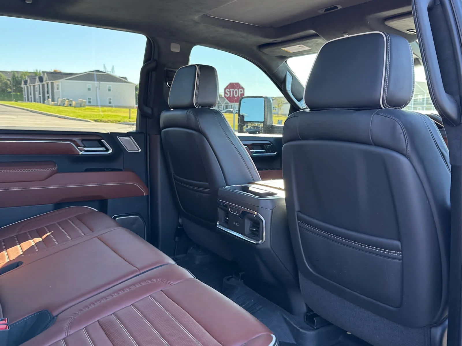 Used 2024 White Frost Tricoat GMC Denali Ultimate image 19