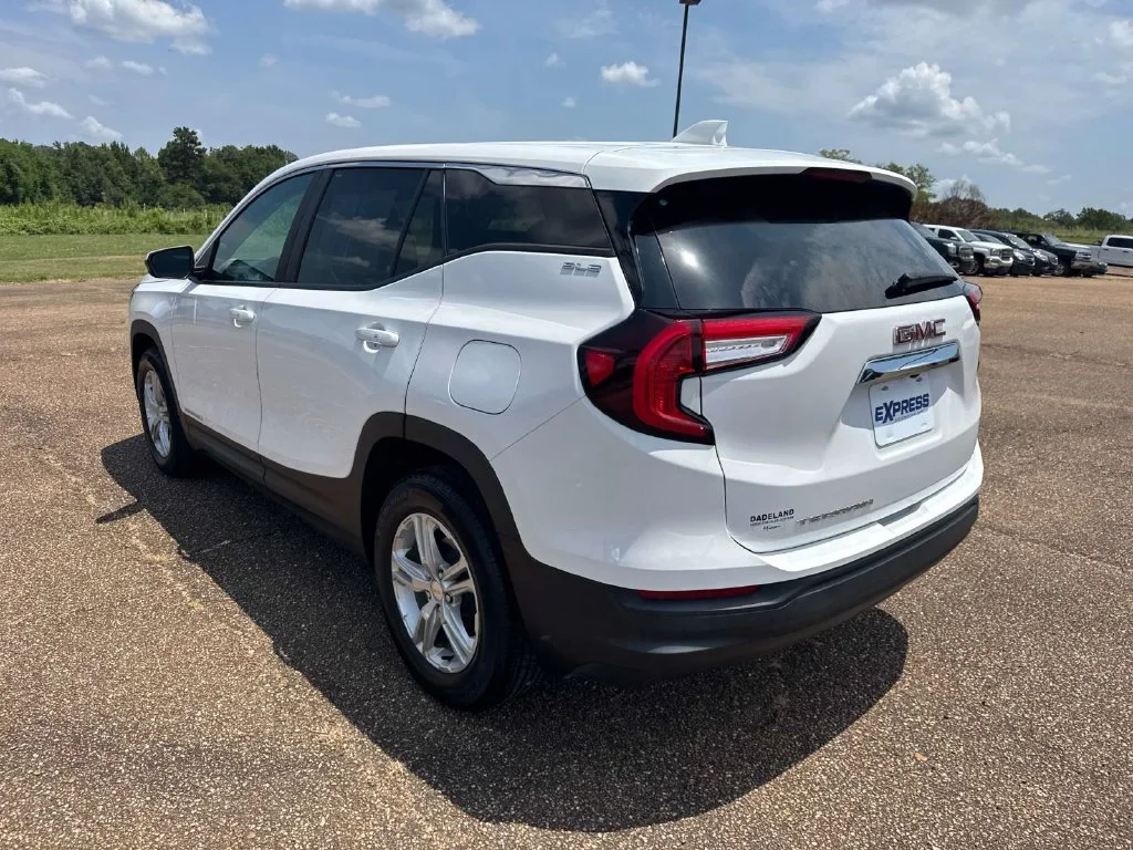 Used 2024 White GMC SLE image 6