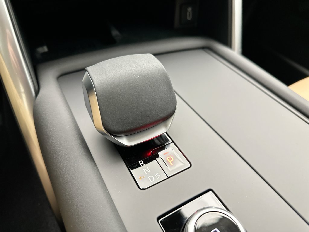 New 2026 Carpathian Gray Premium Metallic Land Rover Gemini Edition image 12