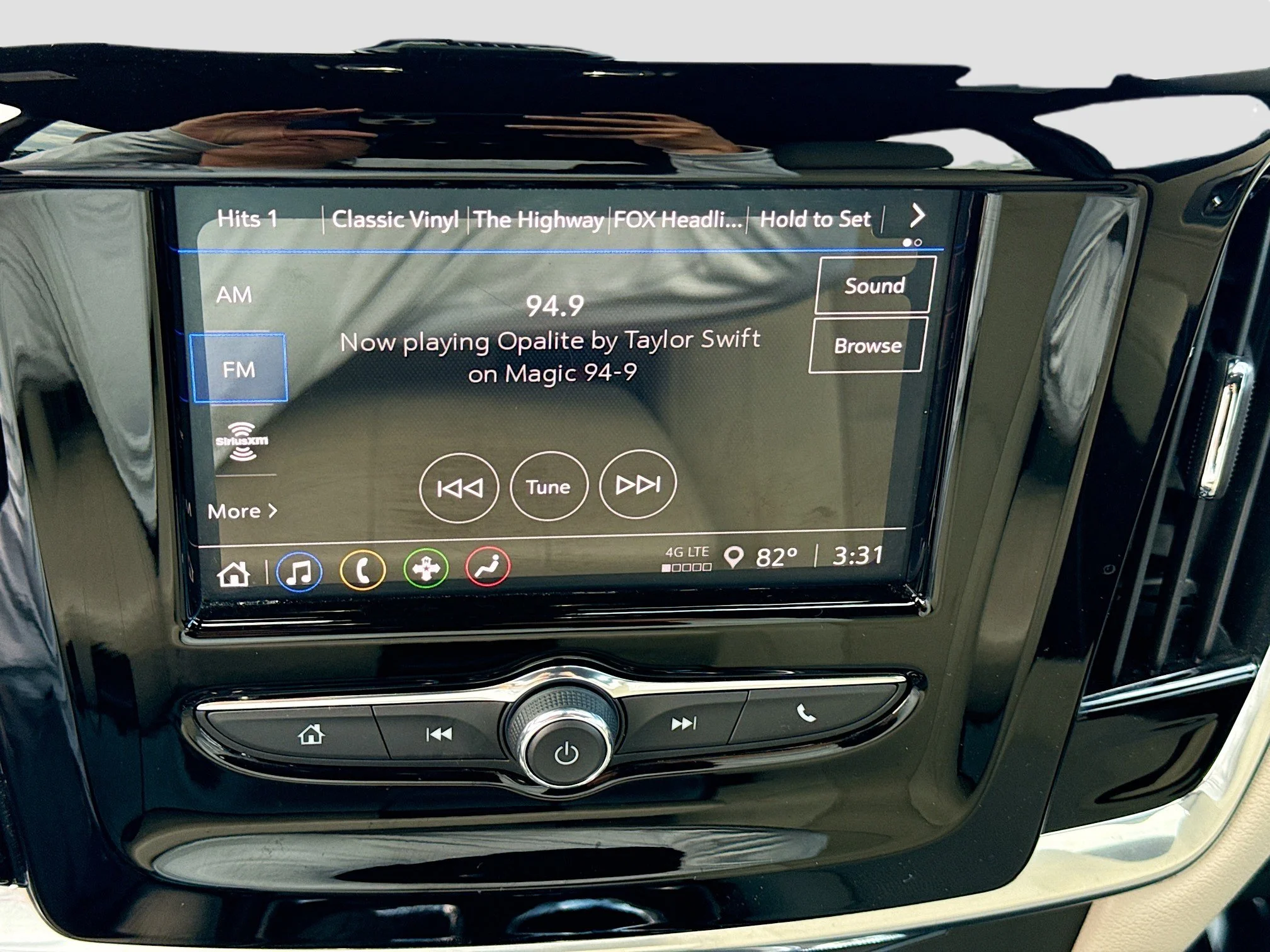 Used 2022 Summit White Chevrolet LS image 29