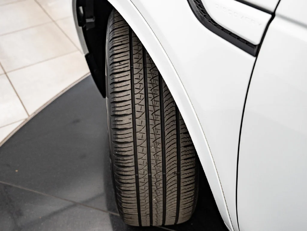 Used 2023 Fuji White Land Rover SE R-Dynamic image 49