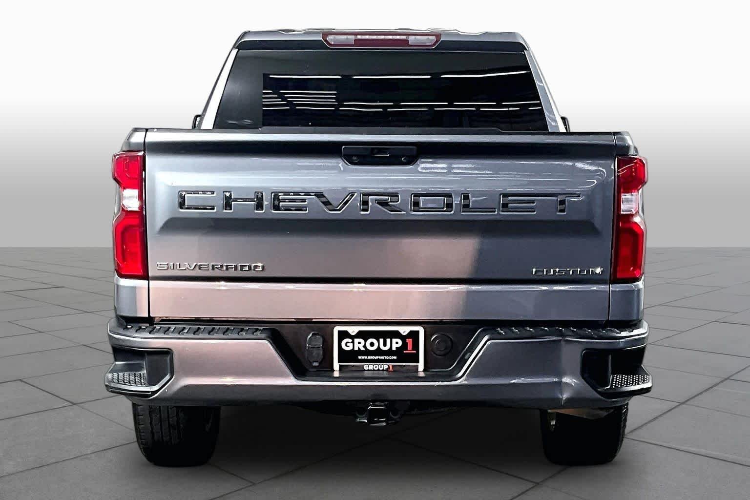 Used 2022 Satin Steel Metallic Chevrolet Custom image 5