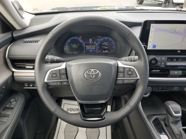 Used 2025 White Toyota Limited image 19