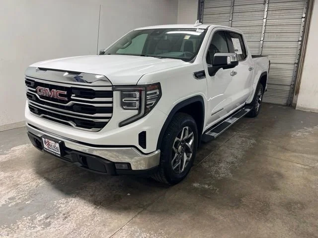 Used 2025 Summit White GMC SLT image 3