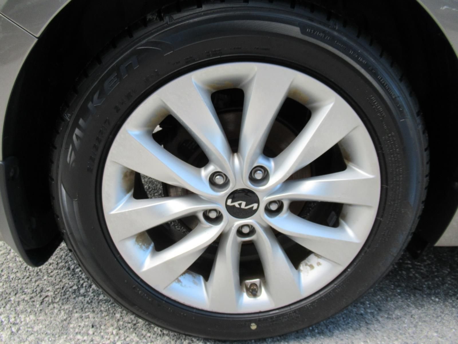 Used 2018 Silver Kia LX image 8