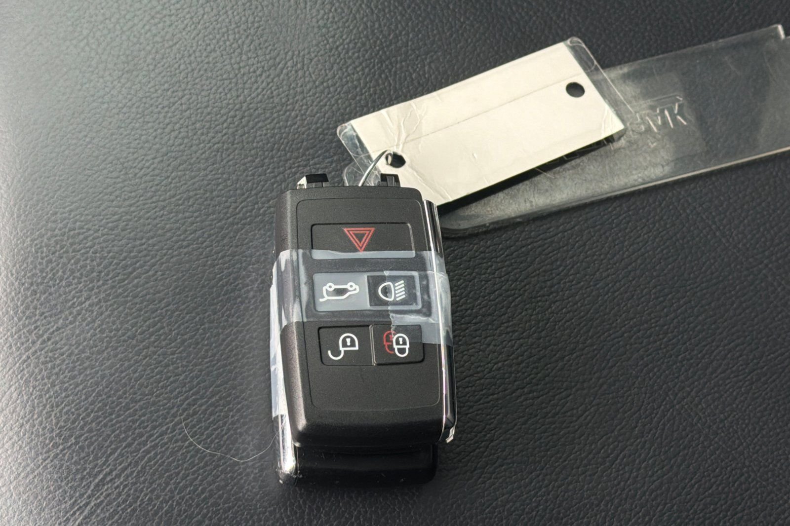 Used 2020  Land Rover SWB image 10
