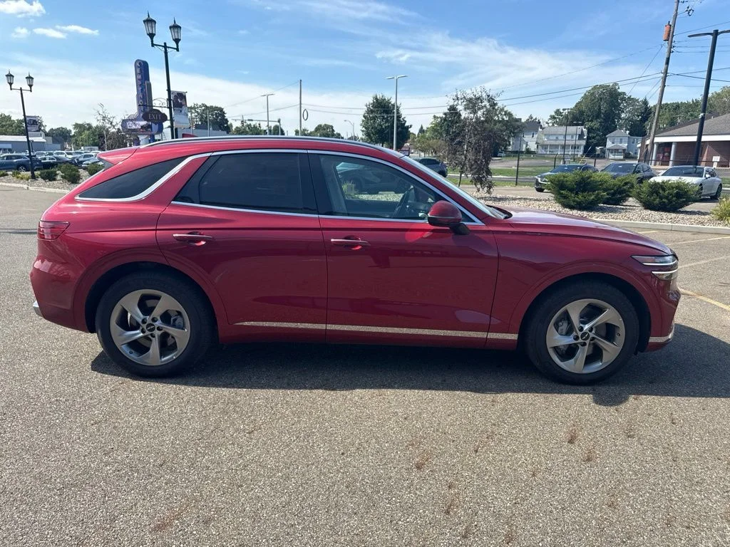 Used 2026 Red Genesis 2.5T Select image 5