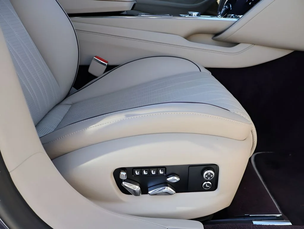 Used 2023 Gray Violet by Mulliner Bentley Azure image 13