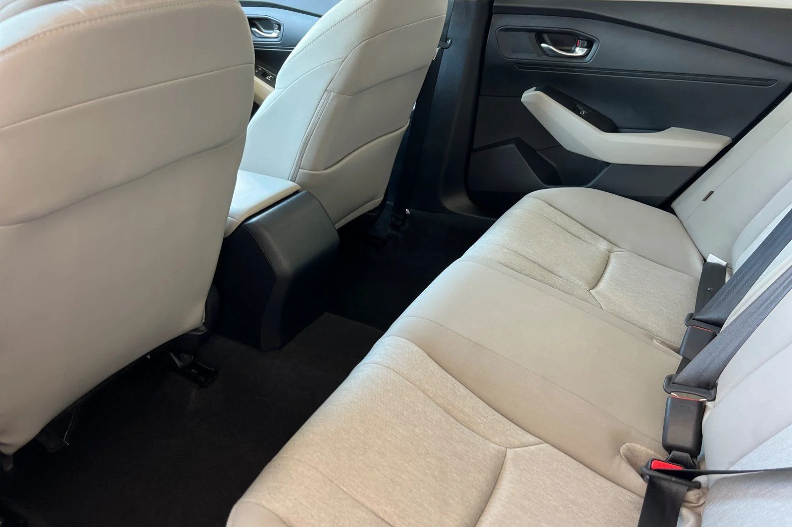 Used 2023  Honda LX image 4