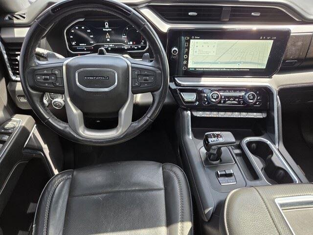 Used 2022 White Frost Tricoat GMC Denali image 23