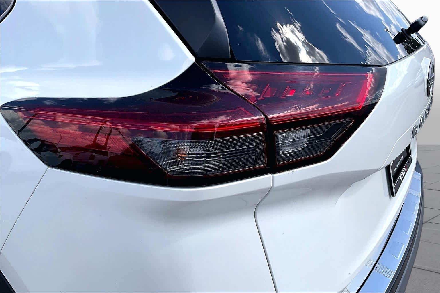 Used 2022 Pearl White Tricoat Nissan SV image 29
