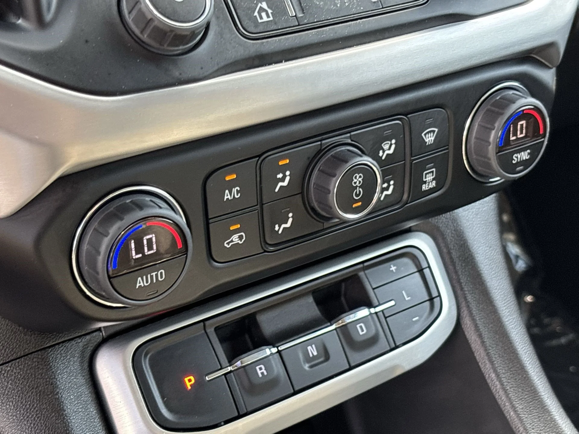 Used 2023 Sterling Metallic GMC SLE image 16
