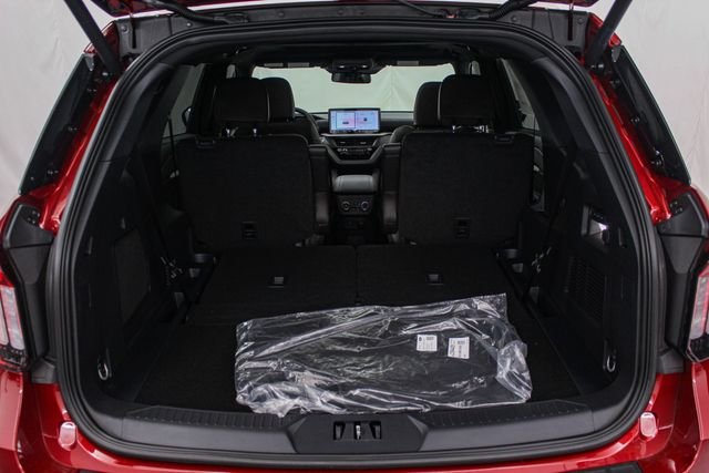New 2027 Ruby Red Metallic Tinted Clearcoat Ford Platinum™ image 11