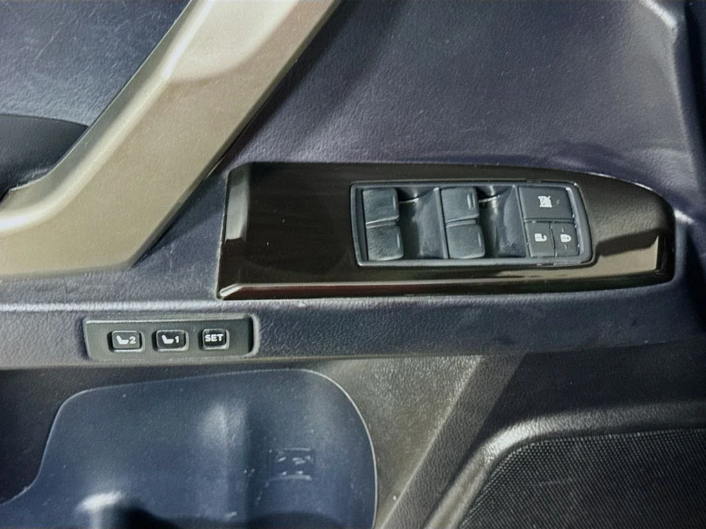 Used 2015 Black Onyx Lexus Base image 17