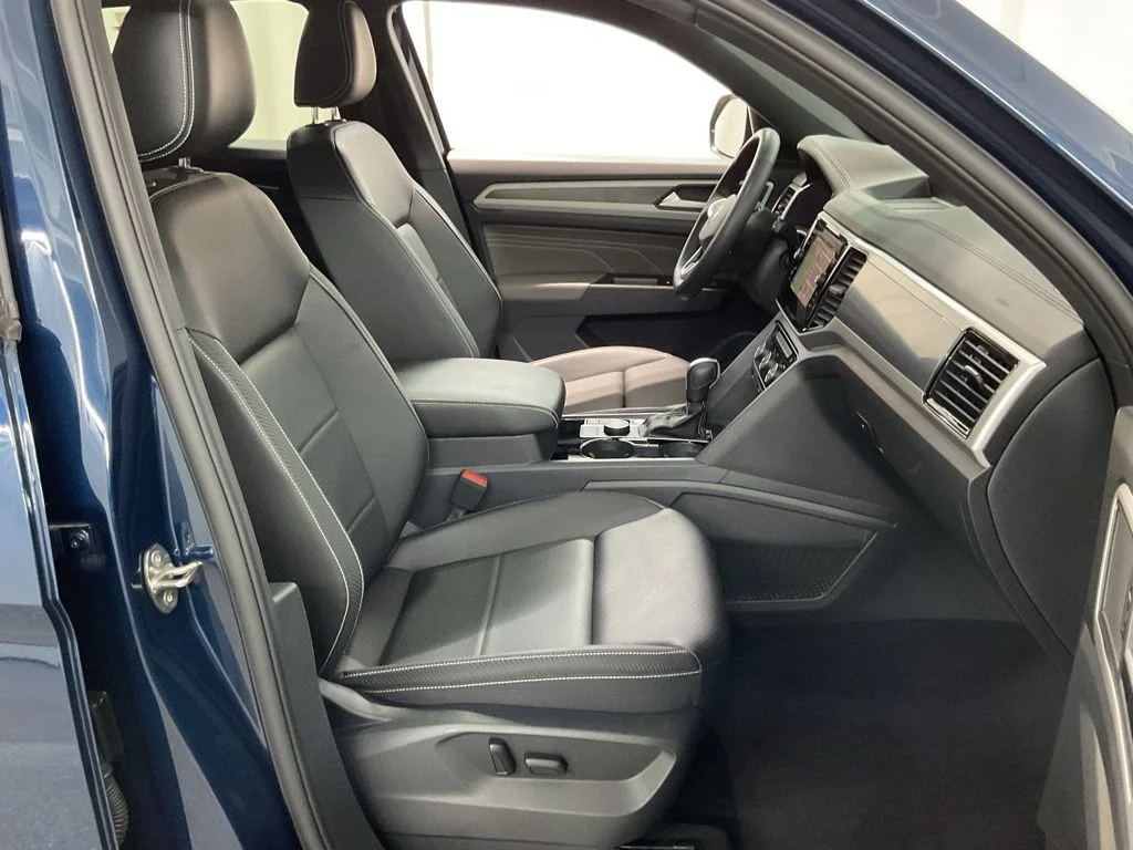 Used 2023 Tourmaline Blue Metallic Volkswagen 3.6L V6 SEL image 27