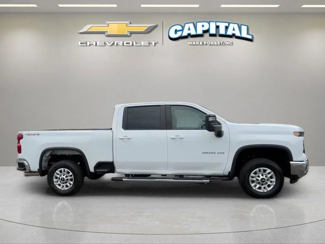 Used 2025 Summit White Chevrolet LT image 6